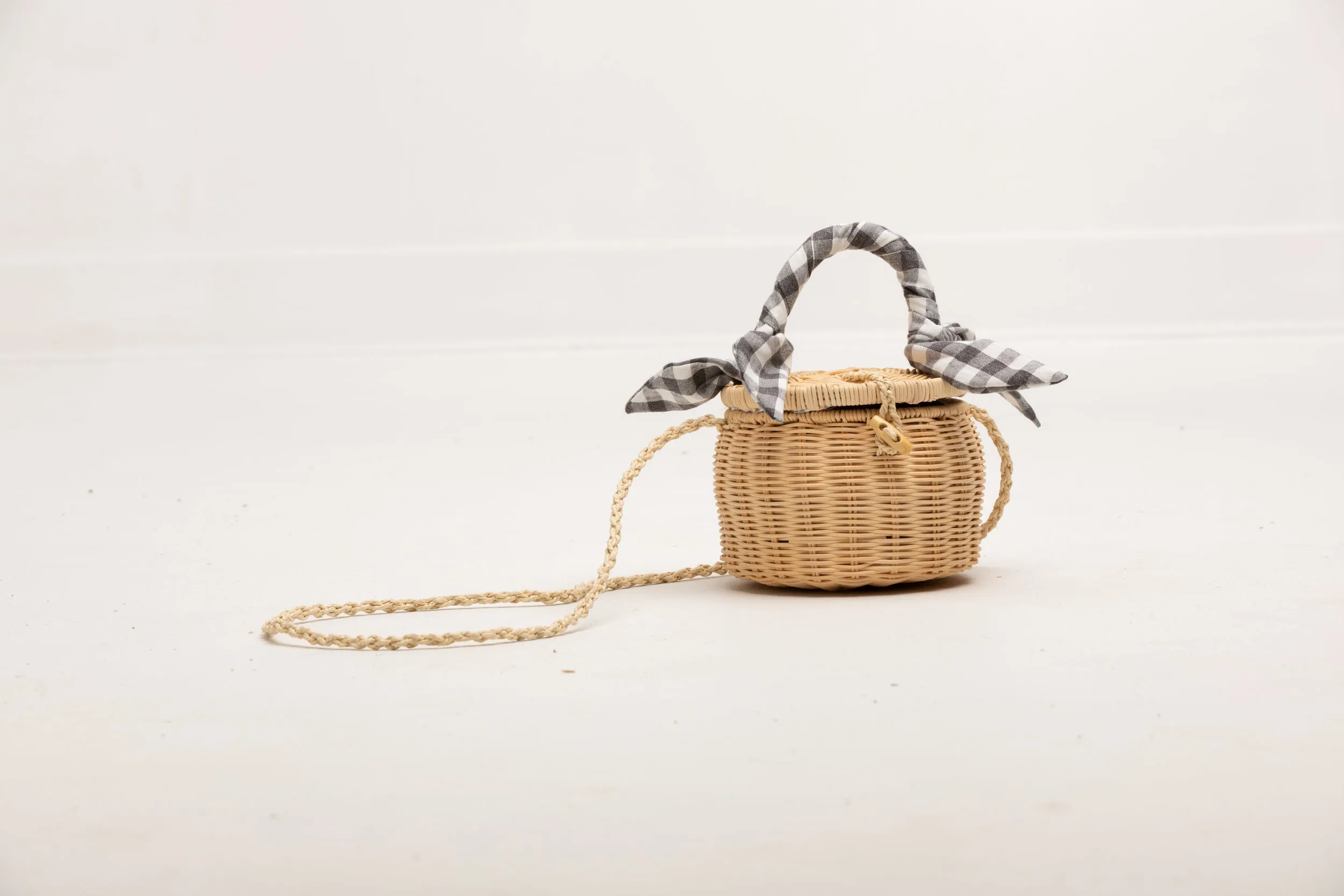 City Lights Collection-Picnic Wicker Hand Bag in Black